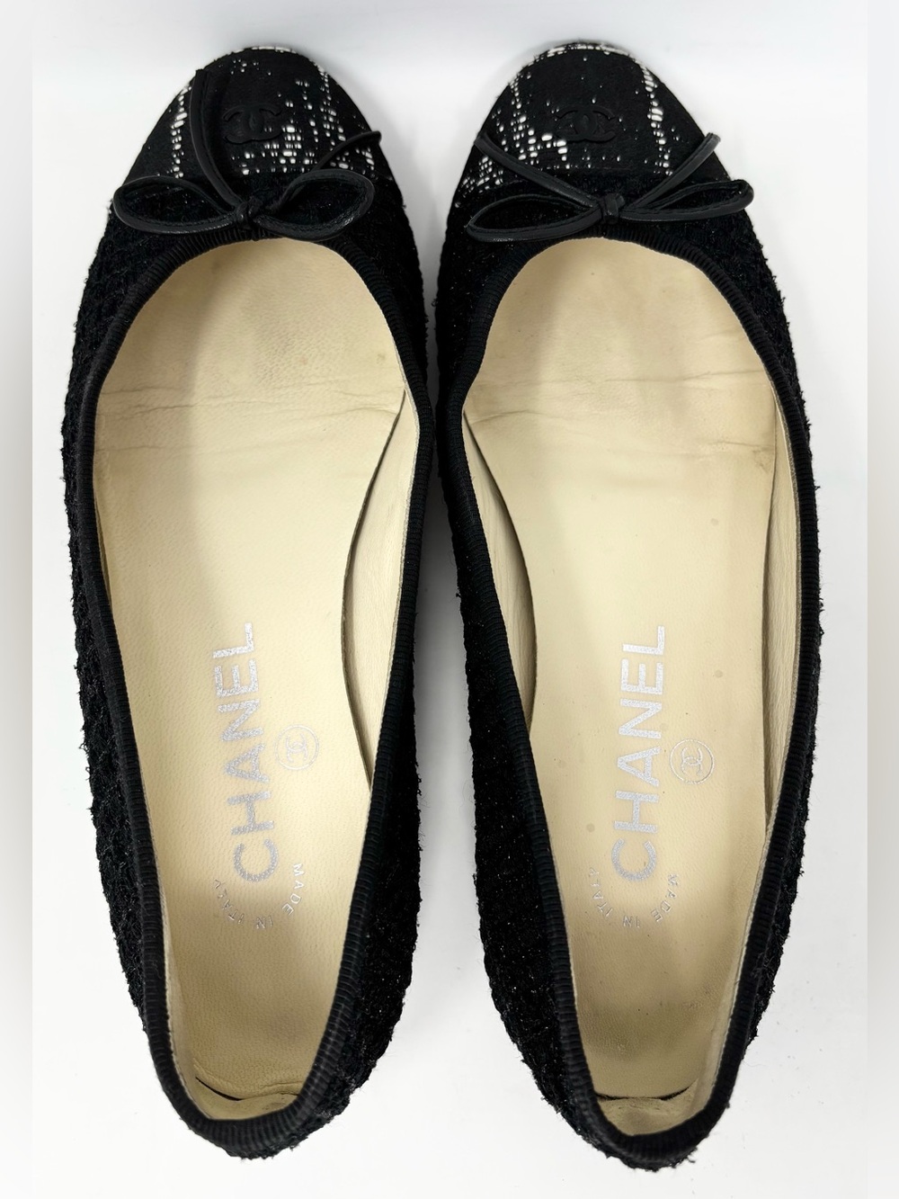 Chanel CC Logo Cap Toe Tweed Ballet Flats Black White Size 37 Authentic - Picture 10 of 15